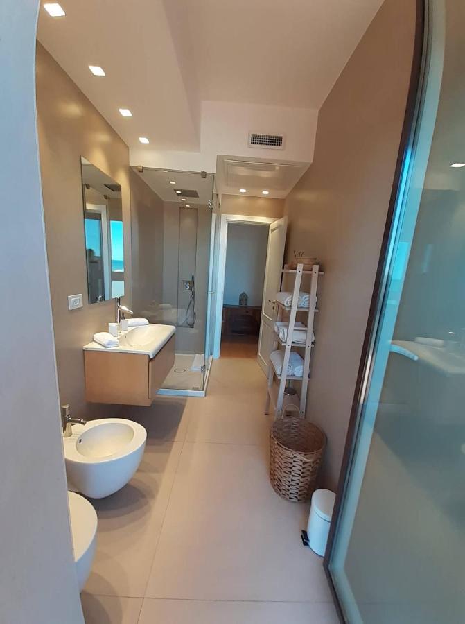 Attico Suite Spiaggia Барі Екстер'єр фото